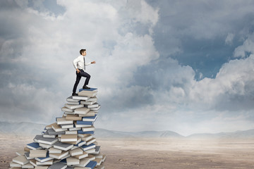 河南省鹤壁山城区到山东日照坐 小轿车有多少公里-