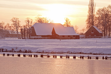 河南省鹤壁山城区到山东日照坐 小轿车有多少公里-